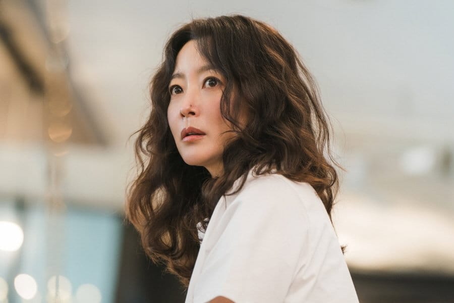 Kim Hee Sun’s Birthday Party Devolves Into Chaos In Upcoming Drama “No Next Life”