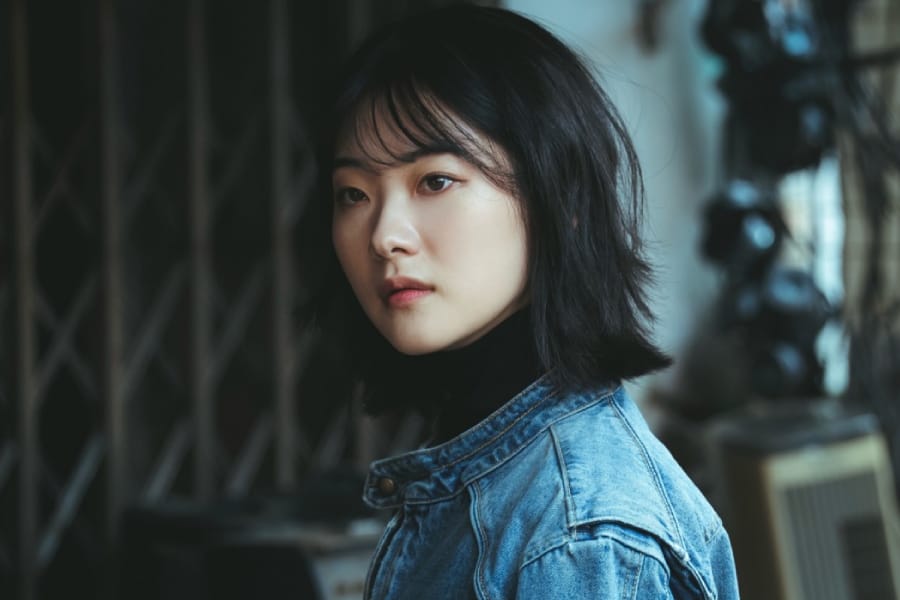 Jo Yoon Soo Aids Ji Chang Wook’s Revenge Mission As A Formidable Ally In “The Manipulated”