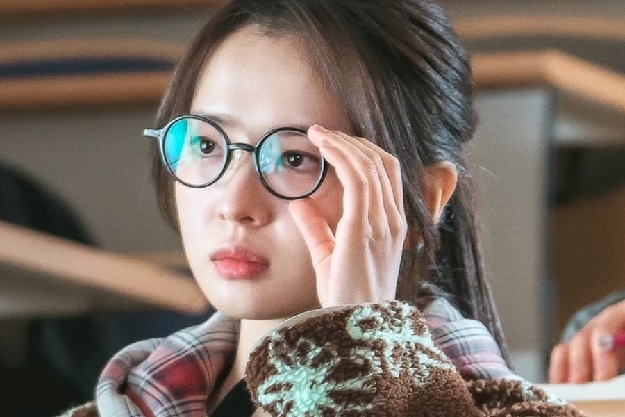 Hwang Bo Reum Byeol Transforms Into A Brilliant Engineering Student In Upcoming Drama “LOVE.exe”